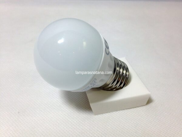 Bombilla led esfƩrica 6W E-27 cƔlida