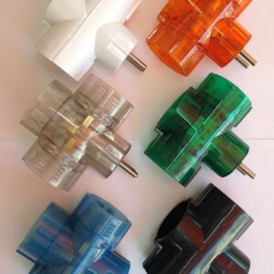 Clavija triple colores