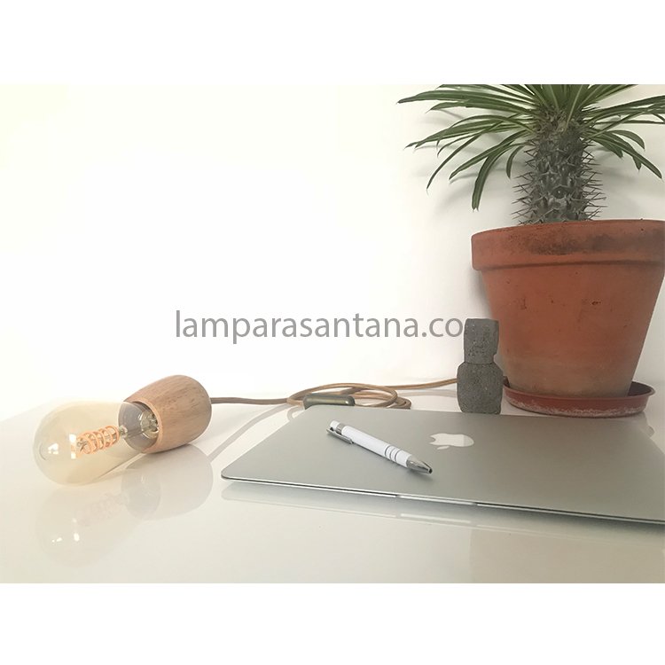 Lampara-de-sobremesa-madera-roble-3.jpg